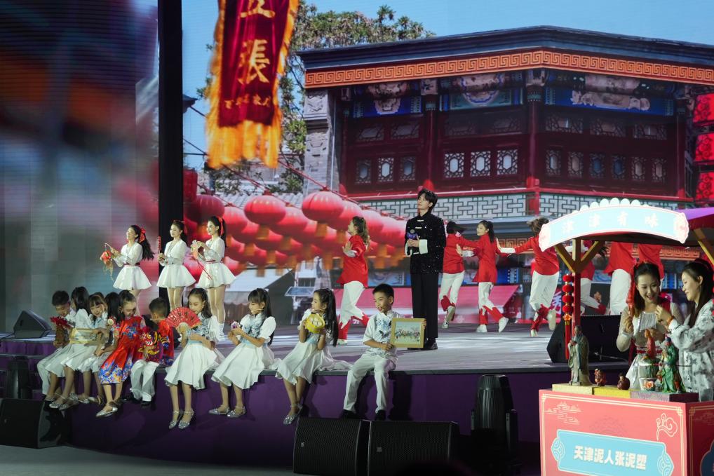 《津門謠》節(jié)目現(xiàn)場(chǎng)。人民網(wǎng)記者 于凱攝