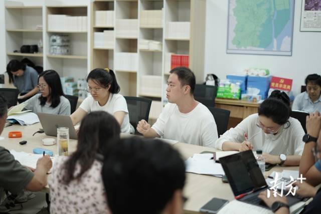 “夜總會(huì)”現(xiàn)場(chǎng)。