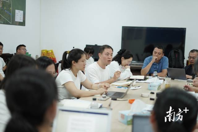 “夜總會(huì)”現(xiàn)場(chǎng)。