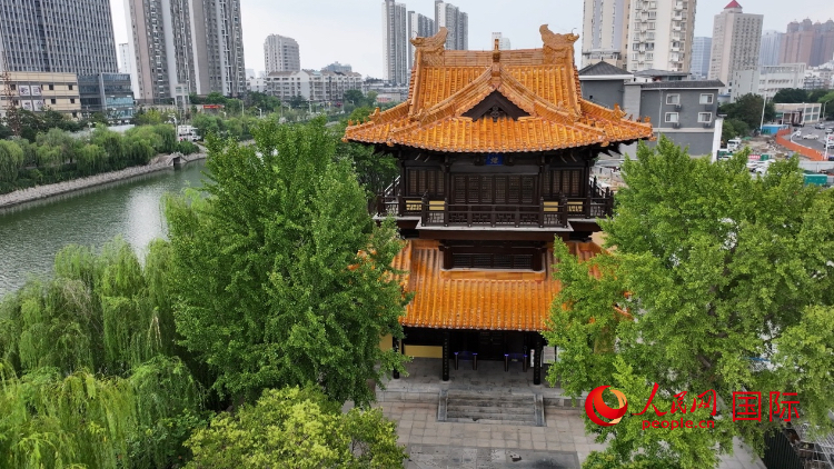 黃樓外觀。人民網(wǎng)記者 余樂攝