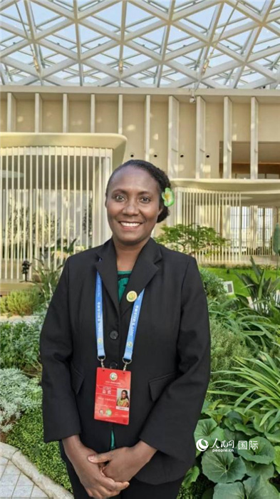 所羅門(mén)群島婦女、青年、兒童與家庭事務(wù)部新聞發(fā)言人尼祿·凡科莎接受人民網(wǎng)采訪。 人民網(wǎng) 吳詩(shī)敏攝