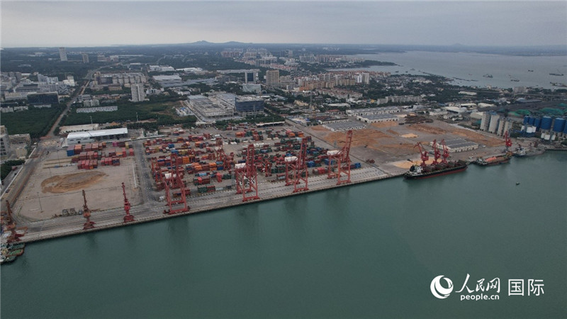 海南省儋州市洋浦國際集裝箱碼頭俯瞰圖。人民網(wǎng)記者孟凡盛攝