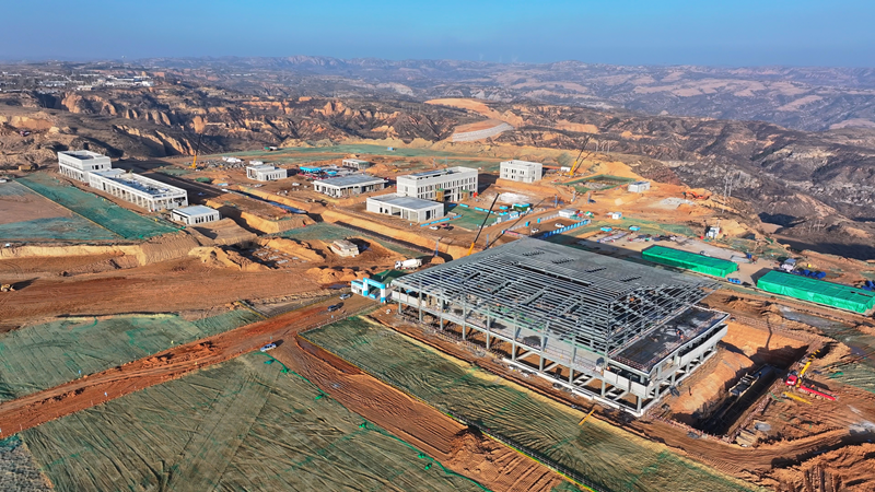 正在建設(shè)的府谷府州機(jī)場(chǎng)。朱鑫攝