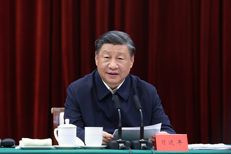 2023年10月12日下午，中共中央總書記、國(guó)家主席、中央軍委主席習(xí)近平在江西省南昌市主持召開(kāi)進(jìn)一步推動(dòng)長(zhǎng)江經(jīng)濟(jì)帶高質(zhì)量發(fā)展座談會(huì)并發(fā)表重要講話。新華社記者 鞠鵬 攝