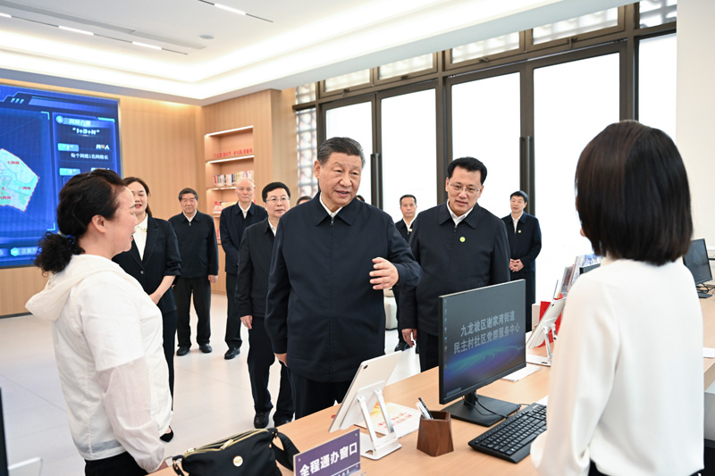 2024年4月22日下午，習近平總書記在重慶市九龍坡區(qū)謝家灣街道民主村社區(qū)考察。