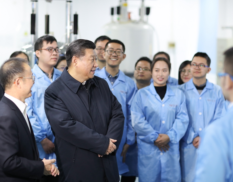 2019年1月17日，習(xí)近平在天津南開大學(xué)元素有機(jī)化學(xué)國家重點(diǎn)實(shí)驗(yàn)室同師生親切交流。