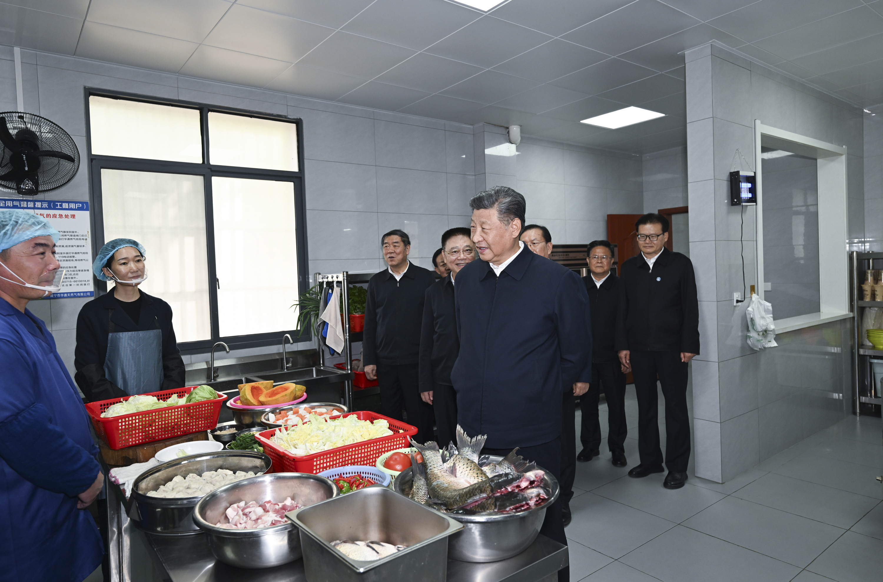 2024年11月5日，習(xí)近平總書記在湖北省咸寧市嘉魚縣潘家灣鎮(zhèn)四邑村考察。