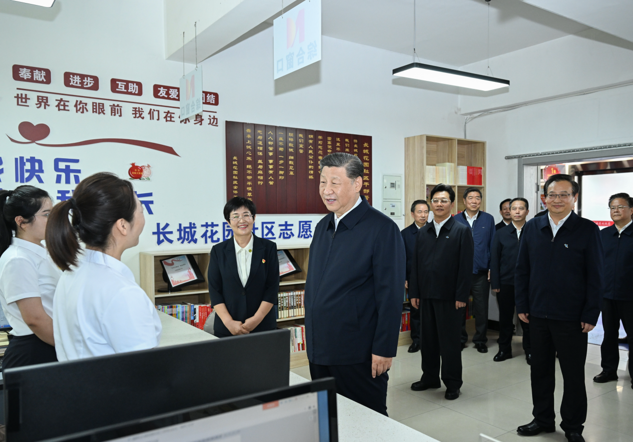 2024年6月19日，習(xí)近平總書(shū)記來(lái)到寧夏銀川市金鳳區(qū)長(zhǎng)城花園社區(qū)考察。