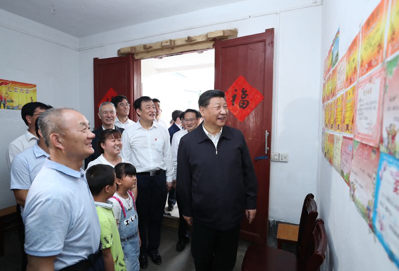 2019年5月20日，習(xí)近平總書記在江西省贛州市于都縣梓山鎮(zhèn)潭頭村看望村民孫觀發(fā)一家人。