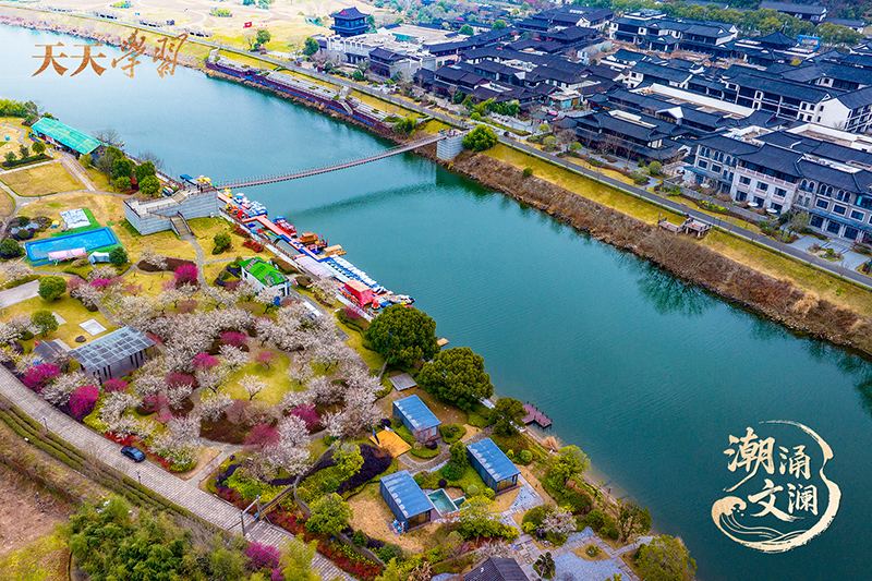 2025年2月17日，浙江紹興，嵊州市越劇小鎮(zhèn)和濕地公園梅花盛開(kāi)。