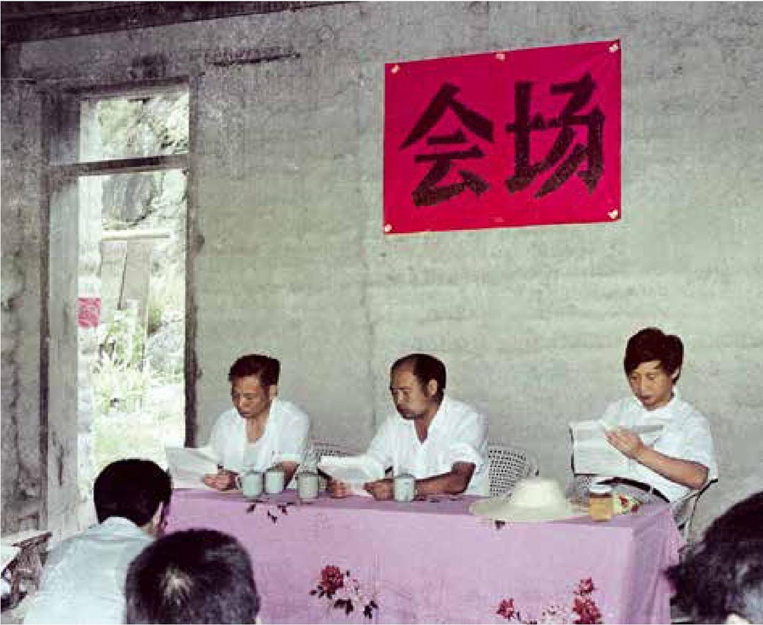1989年7月，習(xí)近平在壽寧縣下黨鄉(xiāng)召開現(xiàn)場辦公會。