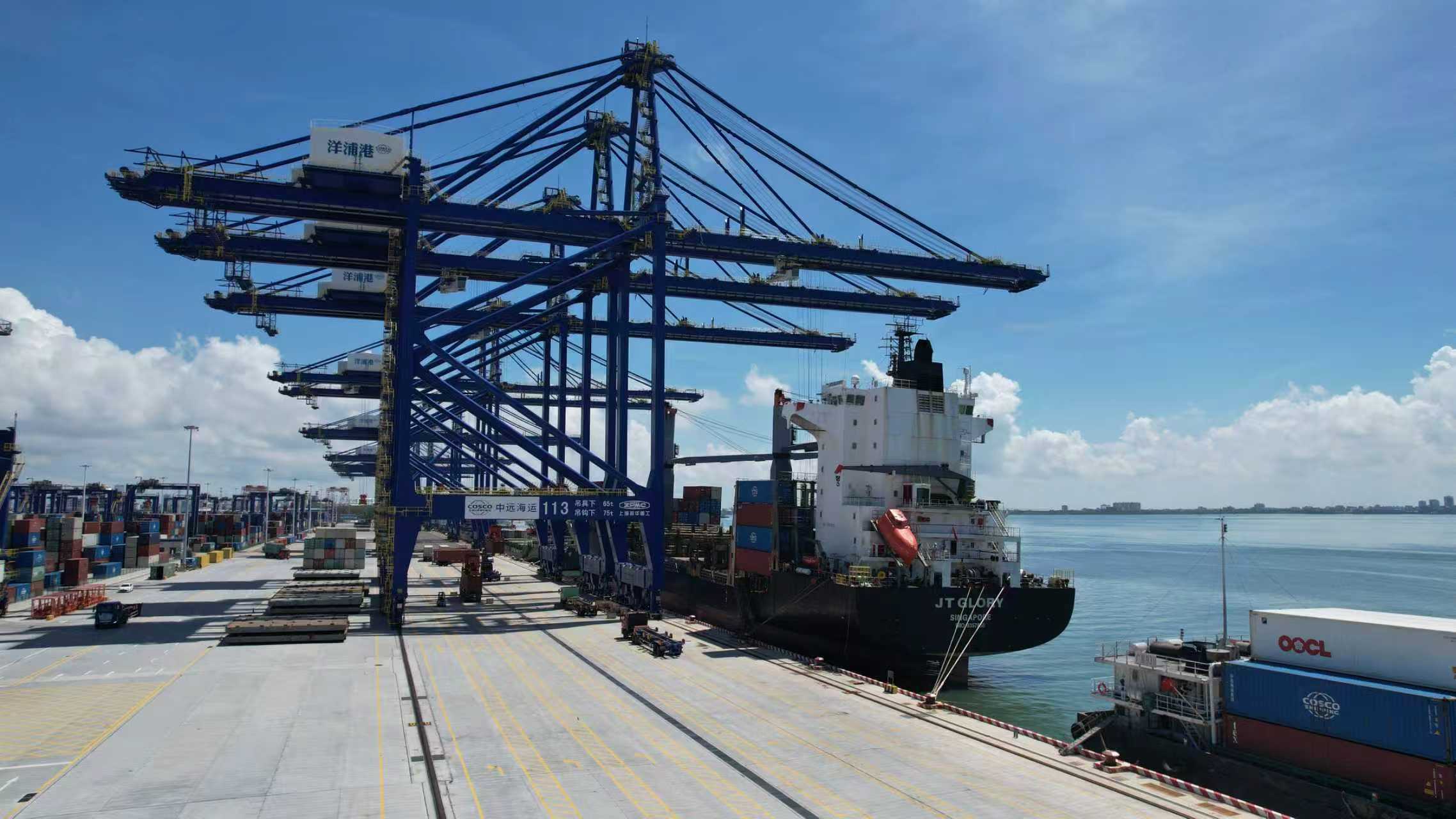 海南洋浦國際集裝箱碼頭。人民網(wǎng)記者 孟凡盛攝