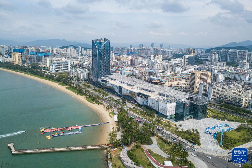 海南自貿(mào)港重點園區(qū)——三亞中央商務(wù)區(qū)（無人機照片，11月1日攝）。新華社記者 蒲曉旭攝