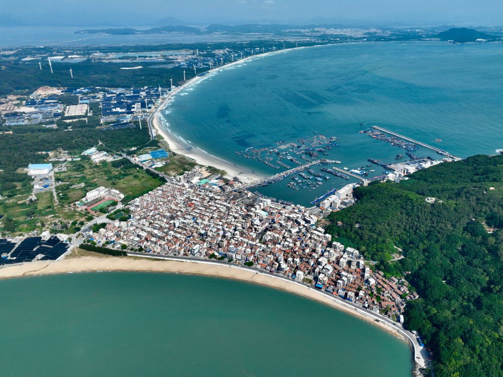 這是2024年10月16日拍攝的福建省漳州市東山縣澳角村（無人機照片）。新華社記者姜克紅攝