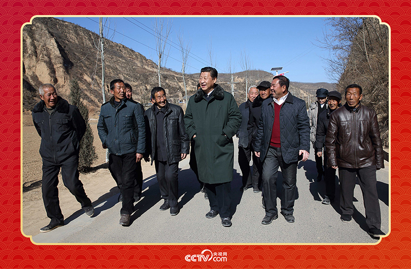 2015年春節(jié)前夕，習(xí)近平總書(shū)記回到陜西延安梁家河村看望鄉(xiāng)親。