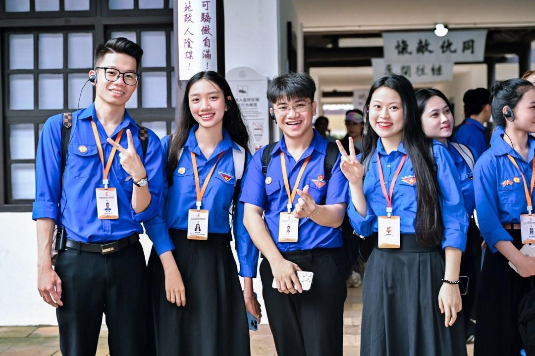 200名來(lái)自越南胡志明共青團(tuán)中央的青少年代表齊聚廣州開啟“紅色研學(xué)之旅”。