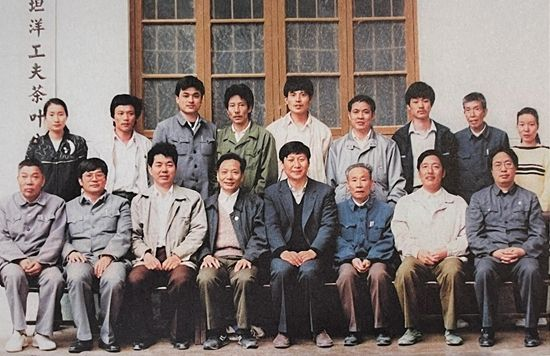 1990年5月，剛調任福州市委書記的習近平到寧德交接工作時，調研福安市社口鄉(xiāng)坦洋工夫茶葉公司。