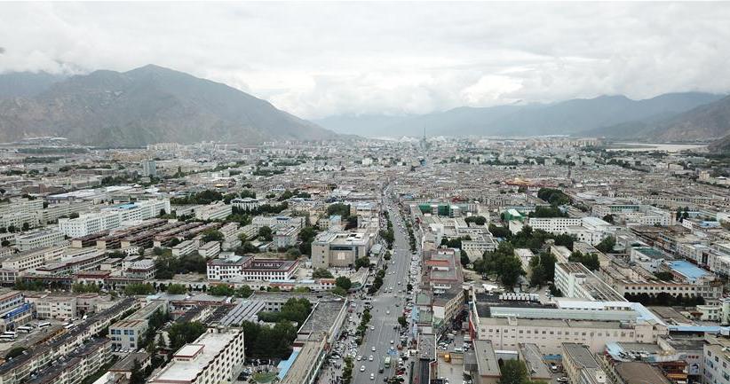 8月10日無人機(jī)拍攝的拉薩城市一景。新華社記者 王益亮 攝.jpg