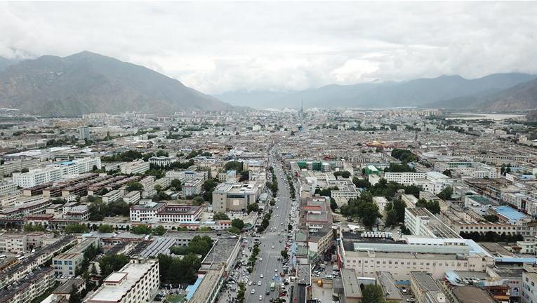 8?10日無(wú)人機(jī)拍攝的拉薩城市一景?新華社記?? 王益? ?.jpg