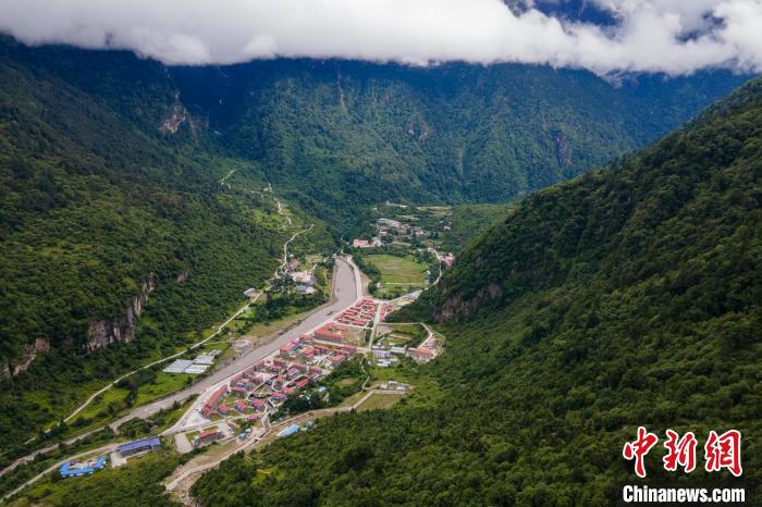 西藏山南勒布溝風(fēng)光?！〗w波 攝