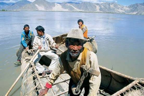 1圖 拉薩渡口的牛皮船。圖片來源《中國西藏》雜志.jpg