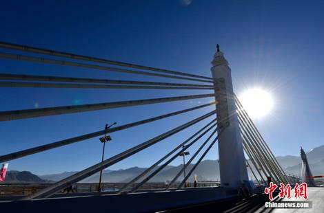 8圖 2013年11月27日納金大橋通車儀式。圖片來源：中新社。.jpg