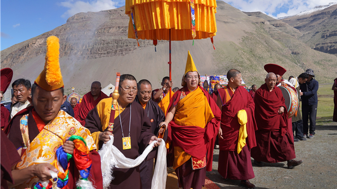 十一世班禪朝拜岡仁波齊神山