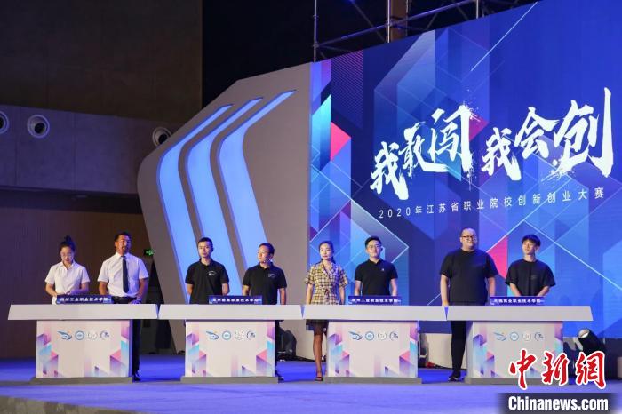圖為拉東參加“建行杯”第六屆中國國際“互聯(lián)網(wǎng)+”大學生創(chuàng)新創(chuàng)業(yè)大賽省賽?！∈茉L者供圖 攝