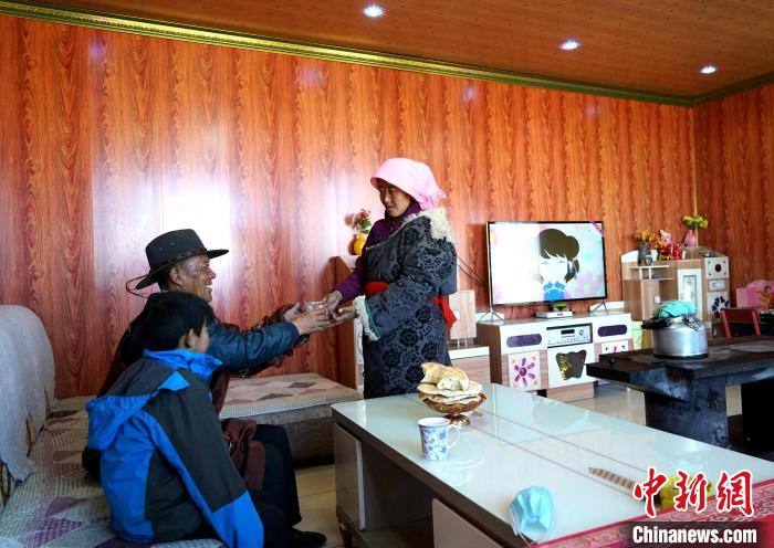 圖為易地搬遷后的哇保家。　才項什姐 攝