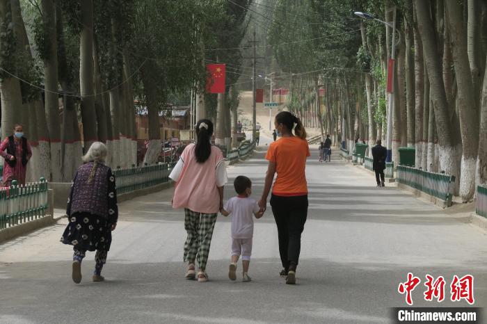 圖為進藏先遣英雄連誓師地原址所在的新疆維吾爾自治區(qū)和田地區(qū)于田縣普魯村現(xiàn)貌?！畛坛?攝