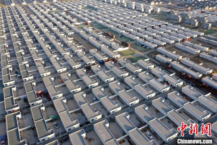 圖為蘭州新區(qū)移民安置區(qū)。　丁凱 攝