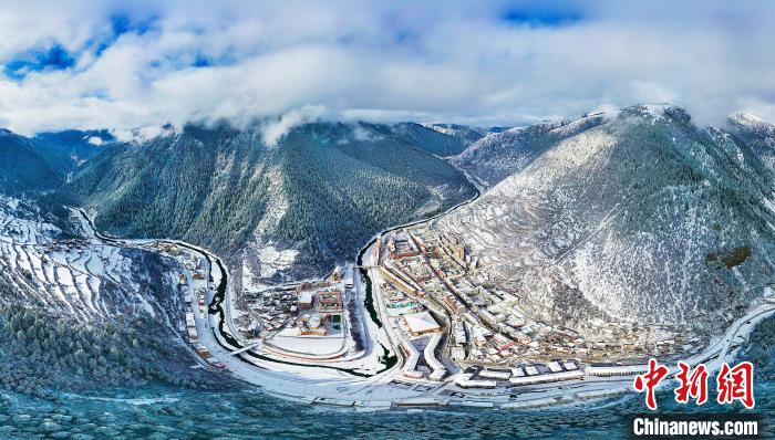 壤塘的雪后美景?！∪捞量h融媒體中心供圖