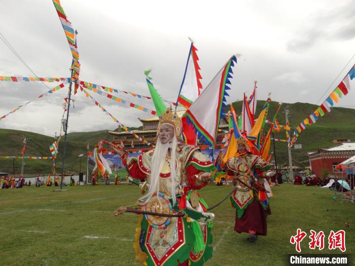 圖為演員進(jìn)行表演?！“喱斂h文體旅游廣電局 供圖