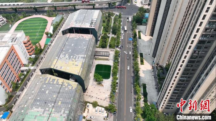 匯泉路社區(qū)一角?！「呒午?攝