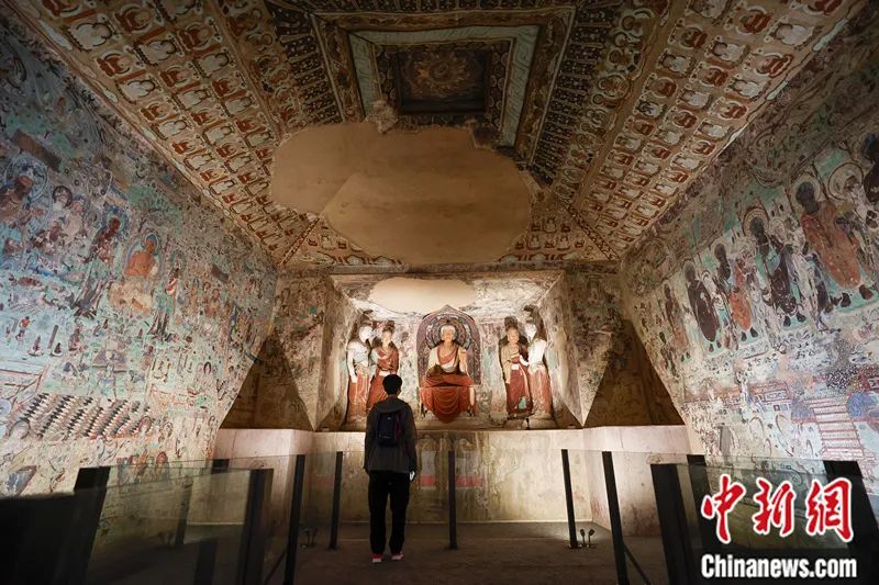 “敦行故遠(yuǎn)：故宮敦煌特展”上展出的敦煌莫高窟第220窟復(fù)制洞窟。杜洋 攝