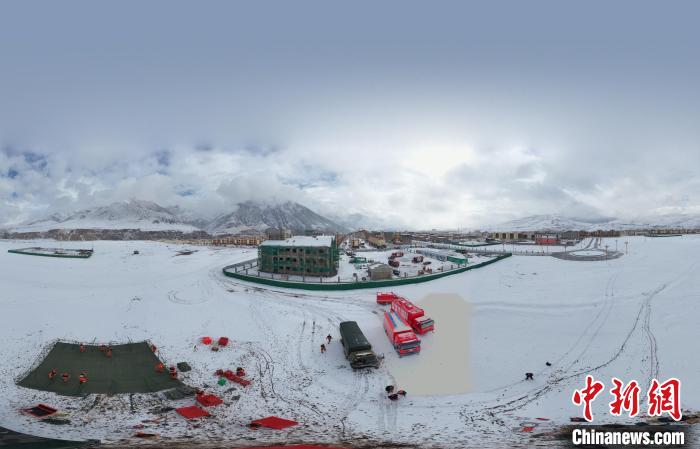 圖為地震實(shí)戰(zhàn)演練現(xiàn)場(chǎng)全景?！∮駱湎拦﹫D