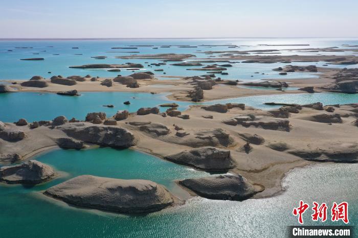 航拍青海大柴旦烏素特水上雅丹奇特景觀?！●R銘言 攝
