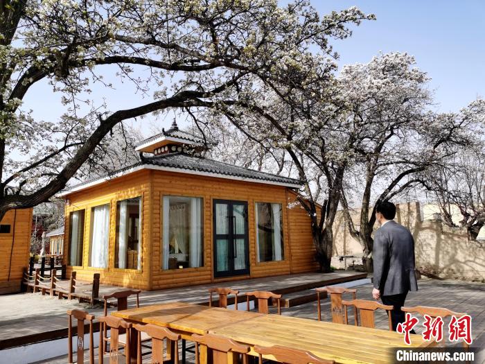 圖為尖扎噶達莊園一角?！?zhí)砀?攝