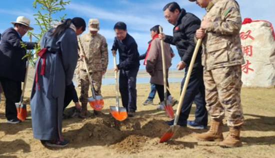 保護(hù)黃河干支流域生態(tài)，軍地共建“雙擁林”防護(hù)帶。四川省退役軍人事務(wù)廳供圖