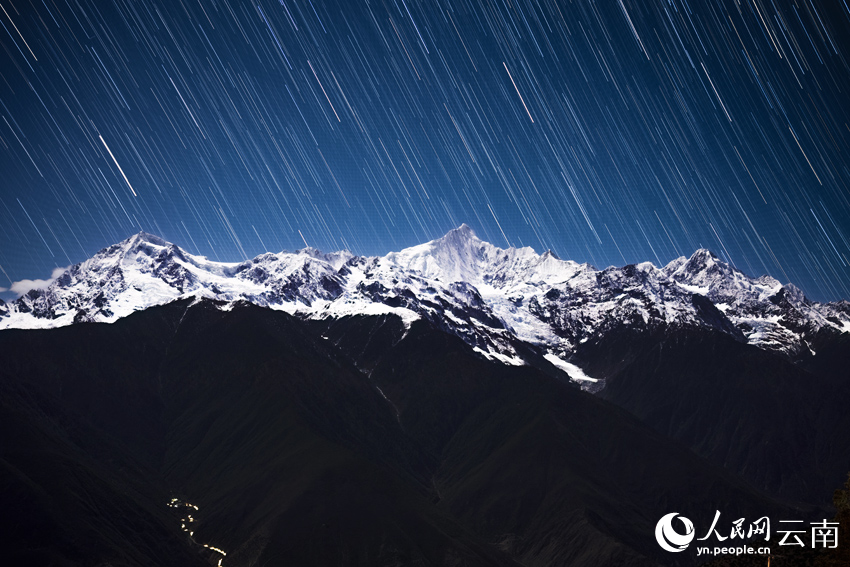 梅里雪山“星河流淌”奇觀。趙一舟攝