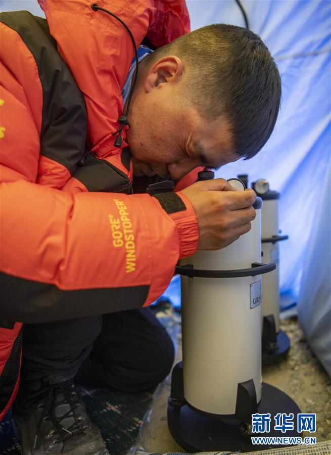 （新華全媒頭條·圖文互動(dòng)）（9）往更高處長(zhǎng)、往長(zhǎng)春北京方向移動(dòng)——來(lái)自海拔8848.86米的報(bào)告