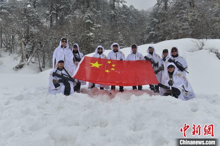 圖為主權(quán)宣誓?！铎o 攝