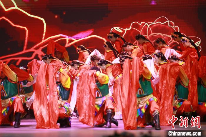 圖為農(nóng)行西藏分行演出現(xiàn)場。　農(nóng)行西藏分行 供圖