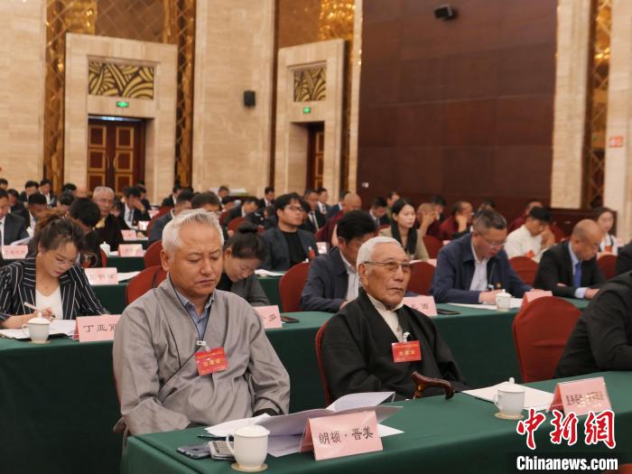 圖為西藏自治區(qū)各族各界慶祝中國共產(chǎn)黨成立100周年座談會(huì)現(xiàn)場(chǎng)?！≈x牧 攝