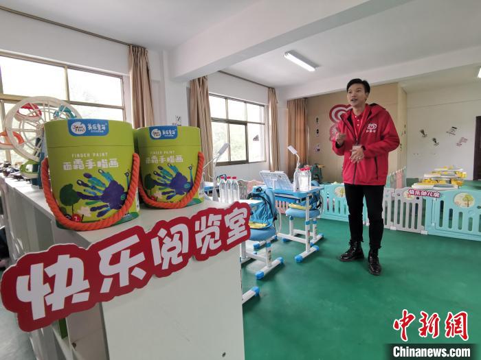 拉薩市堆龍德慶區(qū)幫普村的“心路文化空間”設(shè)有舒適的閱覽室?！≮w延 攝