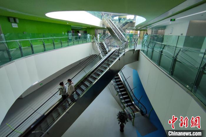 圖為西藏自治區(qū)婦產(chǎn)兒童醫(yī)院內景?！〗w波 攝