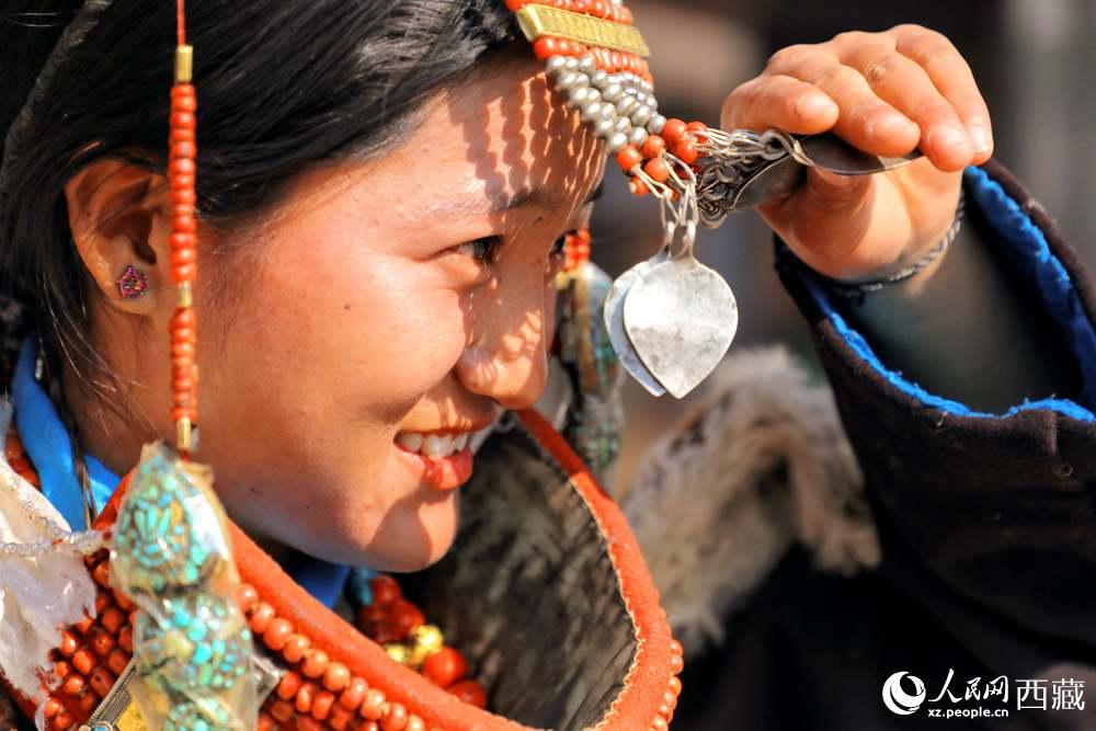 撩起“神秘面紗”。人民網(wǎng) 李海霞