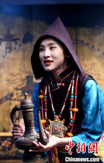 圖為西藏自治區(qū)級(jí)非遺項(xiàng)目——山南浪卡子縣的羊卓服飾?！±盍?攝