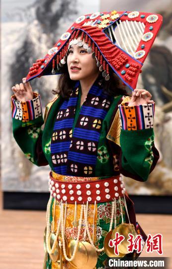 圖為國(guó)家級(jí)非遺項(xiàng)目——西藏那曲申扎縣的巴扎服飾?！±盍?攝
