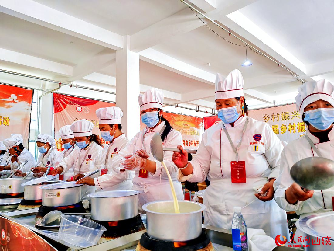 廚藝比拼。人民網(wǎng) 李海霞攝